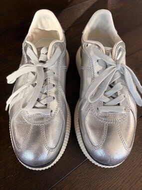 Onitsuka Tiger Silver Metallic Sneakers 38